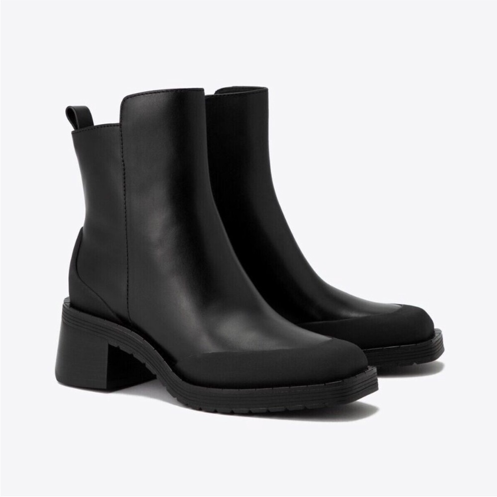 TORY BURCH Expedition Boot LEATHER CHUNKY SQUARE TOE BLACK Rubber Trim 7 M